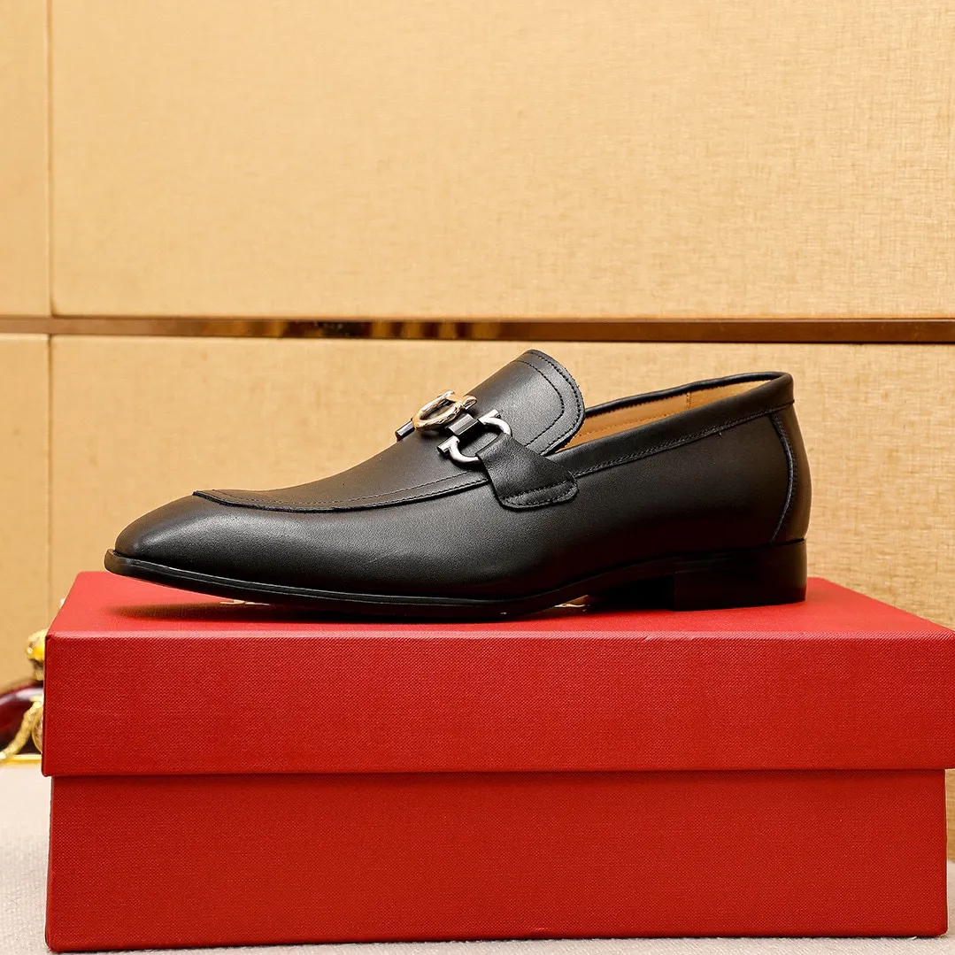 Men's shoes 💰442 💐 Product trademark: Ferragamo "Ferragamo" casual leather shoes Regular size: 38-44 (45.46🉑️customized) Product materials: Selected imported first-layer calfskin upper + original hardware buckle, imported water-dyed cow leather lining. Strong three-dimensional visual effect, combined outsole Color: 1⃣️color optional